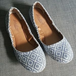 Lucky Brand White and Blue Diamond Pattern Flats